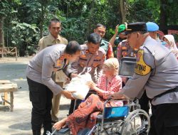 Cangkrukan Dengan Warga di Tosaren, Kapolres Kediri Kota Berpesan Jaga Kamtibmas Jelang Pilkada