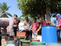 Polres Malang Salurkan Bantuan Air Bersih di Dua Desa