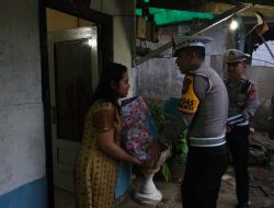 Hari Lalu lintas Bhayangkara ke – 69 , Polres Batu Salurkan Bantuan Sosial untuk Warga Kurang Mampu