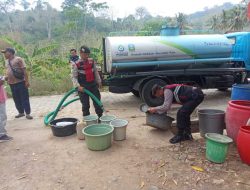Polres Jember Kembali Salurkan Bantuan Air Bersih ke Desa Andongrejo