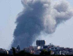 Israel Hantam Markas Hizbullah di Beirut