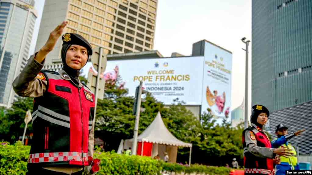 Jakarta Bersolek Menyambut Paus Fransiskus