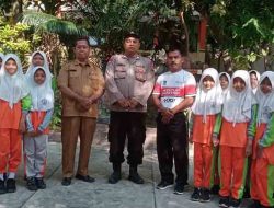 Kanit Binmas Polsek Mantup Jadi Pembina Upacara, Sampaikan Himbauan Pencegahan Bullying dan Kekerasan di Sekolah