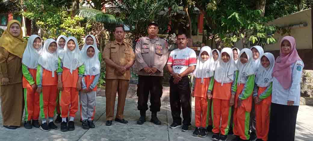 Kanit Binmas Polsek Mantup Jadi Pembina Upacara