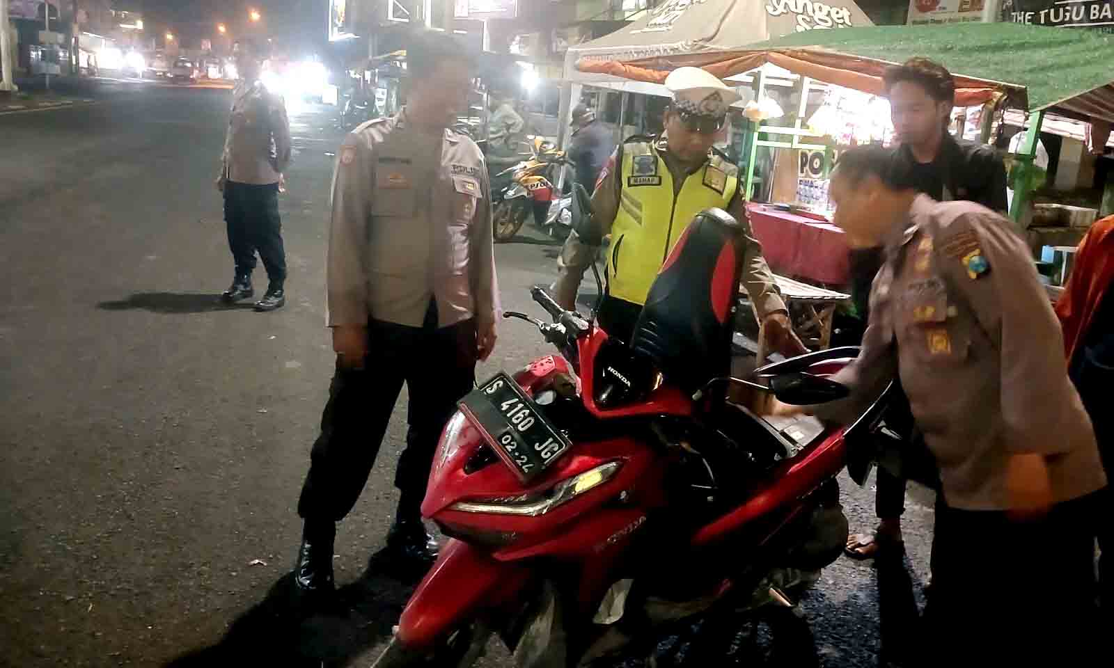 Kapolsek Babat Kompol Sampun S.h Pimpin Operasi Cipta Kondisi Multi Sasaran Rayon Ii Di Wilayah Hukum Polsek Babat