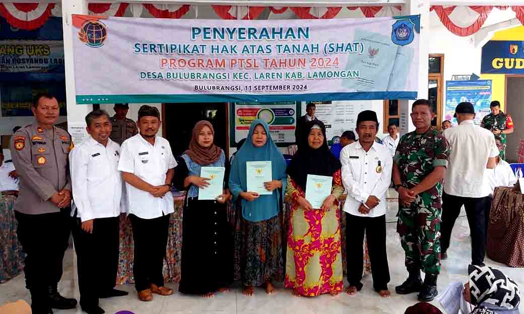 Kapolsek Lare Bersama Forkopimcam Menghadiri Penyerahan Sertifikat Masal Di Desa Bulubrangsi Kecamatan Laren