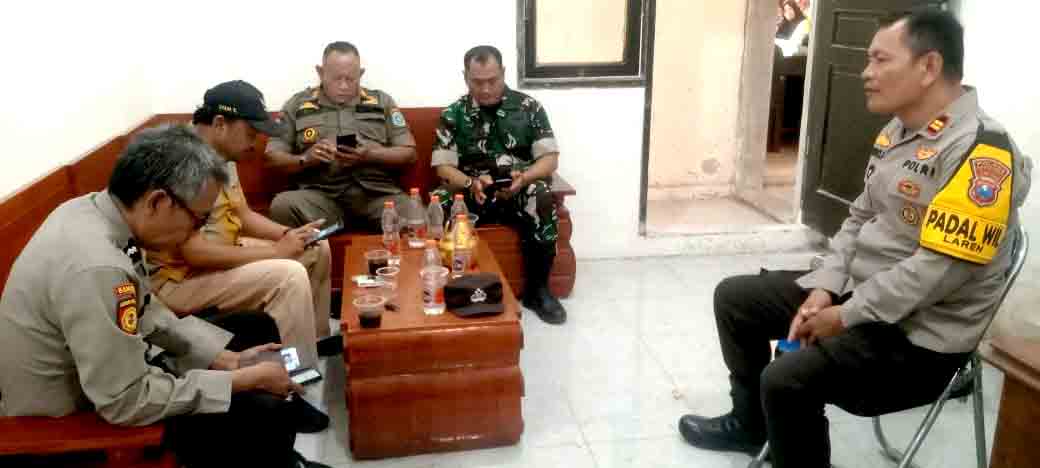 Kapolsek Laren Bersama Forkopimcam Melaksanakan Colling System Di Desa Pesanggrahan Kecamatan Laren