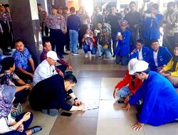 Ngawi Darurat Korupsi, Aliansi BEM Dan PMII Gelar Unjuk Rasa Di Kantor Wakil Rakyat. Empat Poin Jadi Tuntutan Mahasiswa