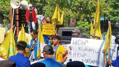 Ngawi Darurat Korupsi, Aliansi Bem Dan Pmii Gelar Unjuk Rasa Di Kantor Wakil Rakyat. Empat Poin Jadi Tuntutan Mahasiswa 3
