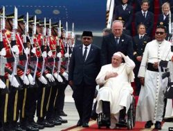 Paus Fransiskus Mendarat di Indonesia, Awali Tur Ambisius Asia-Pasifik