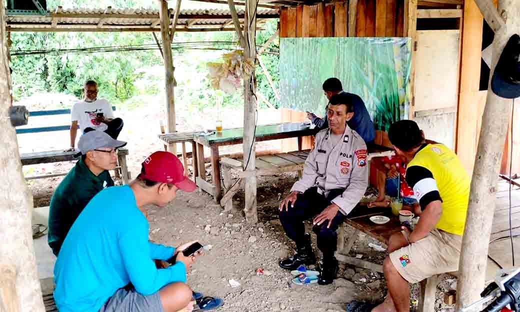 Personil Polsek Laren Melaksanakan Patroli Dialogis Dalam Rangka Harkamtibmas Menjelang Pilkada 2024