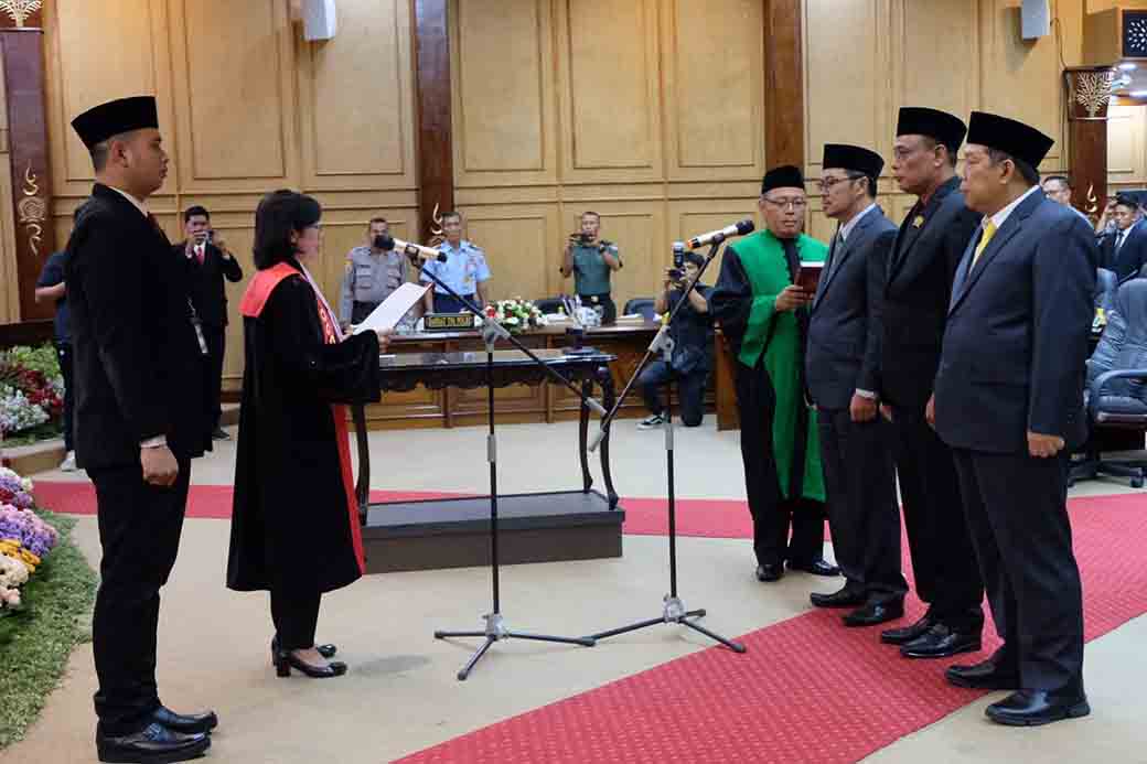Pjs Bupati Sidoarjo Isa Ansori Hadiri Pengambilan Sumpah Janji Ketua Dan Wakil Ketua Dprd Sidoarjo Periode 2024 2029