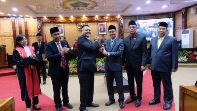 Pjs Bupati Sidoarjo Isa Ansori Hadiri Pengambilan Sumpah Janji Ketua Dan Wakil Ketua Dprd Sidoarjo Periode 2024 2029 3