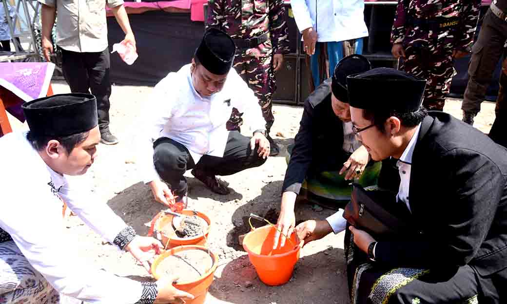 Pjs. Bupati Sidoarjo Letakkan Batu Pertama Pembangunan Gedung Sports Center