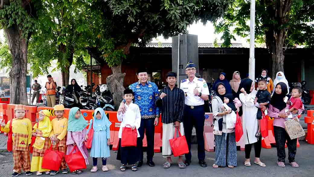 Plt Bupati Sidoarjo, Berikan Santunan Saat Hadiri Apel Peringatan Harhubnas 2024