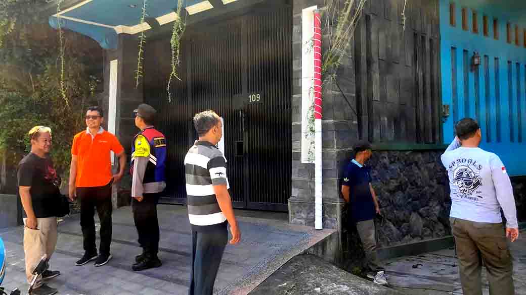 Polisi Kediri Dampingi Penertiban Bangunan Di Sepanjang Jalan Sukarno Hatta Ngasem