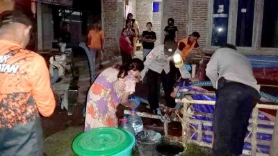 Polisi Kembali Salurkan Bantuan Air Bersih Untuk Warga Desa Jagir Ngawi 2