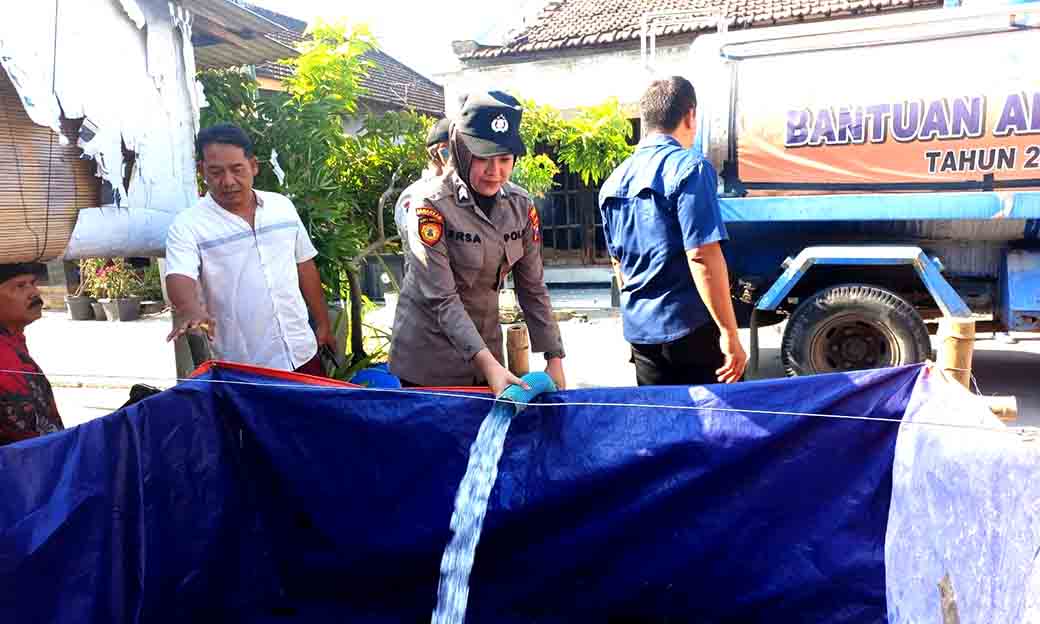 Polres Lamongan Masifkan Pendistribusian Air Bersih