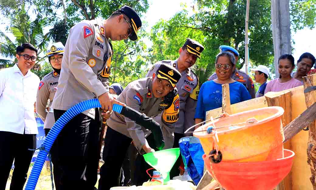 Polres Ngawi Kembali Salurkan Bantuan Air Bersih Untuk Warga