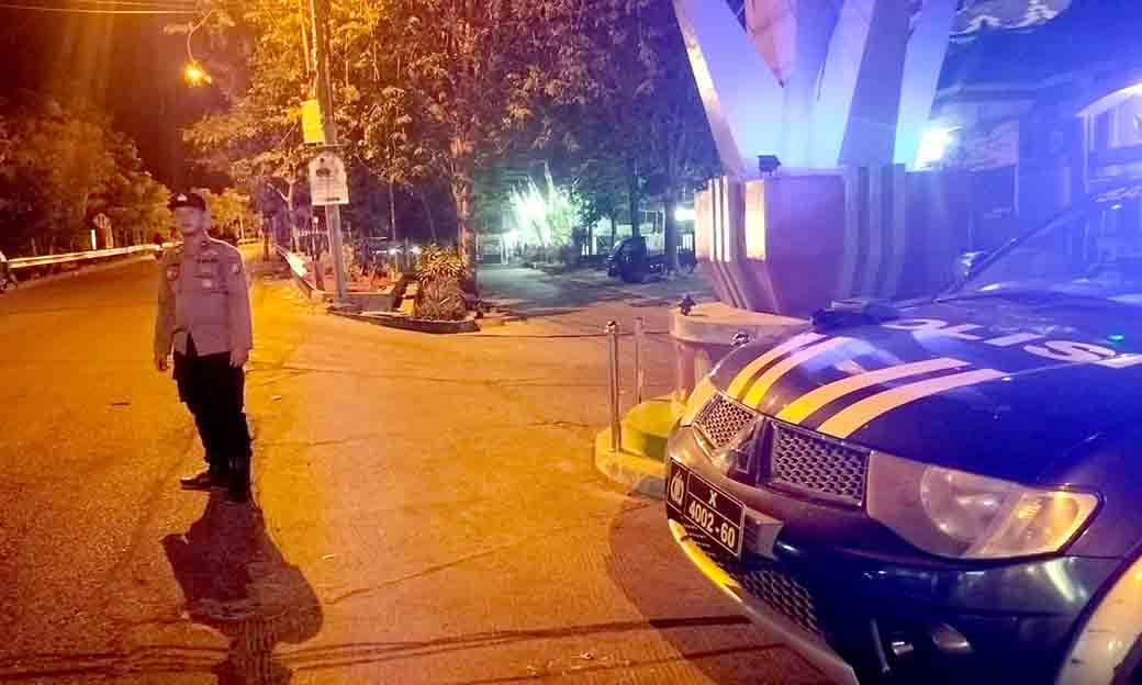 Polsek Laren Melaksanakan Patroli Blue Light