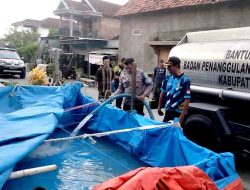 Polsek Mantup dan Sambeng Salurkan Air Bersih untuk Warga Terdampak Kekeringan