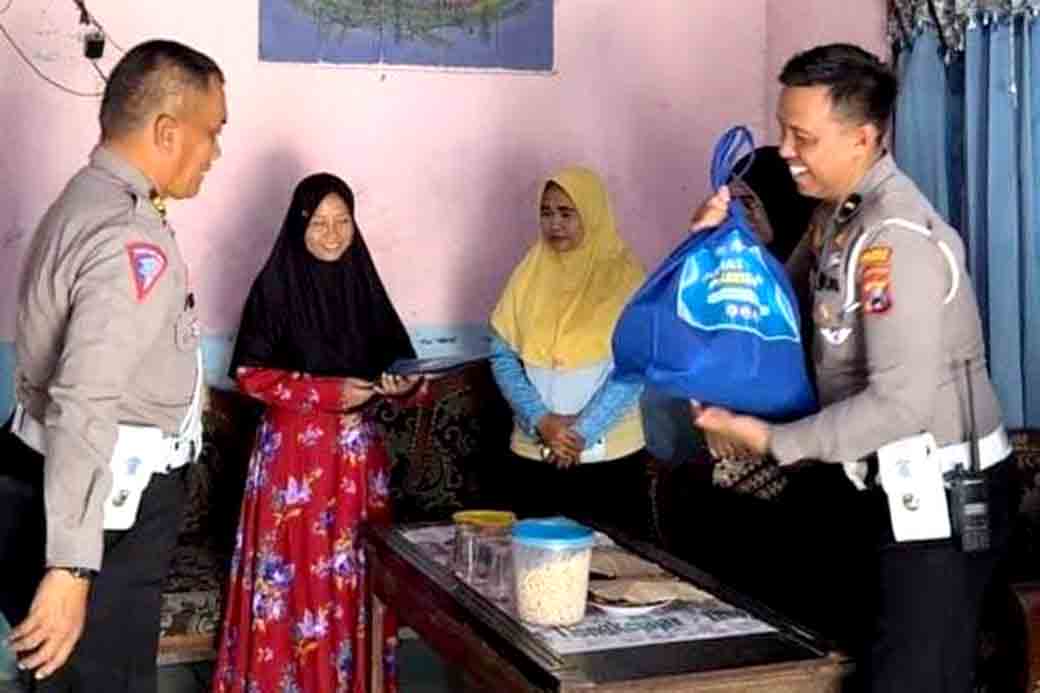Satlantas Polres Lamongan Gelar Jumat Berkah Polantas Peduli Korban Laka Lantas