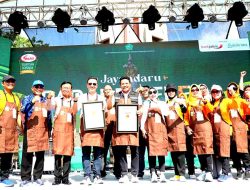 Sidoarjo Pecahkan Rekor MURI dengan Sajian Lontong Cecek Terbanyak