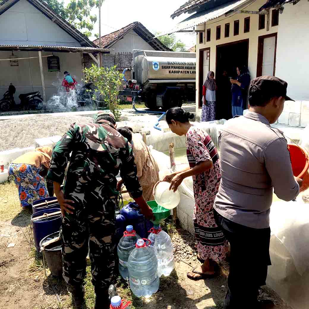 Sinergi Polres Lamongan Dan Pemkab Lamongan Distribusikan Bantuan Air
