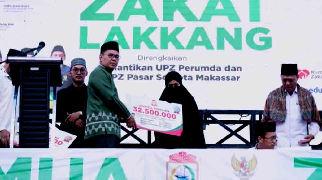 Walikota Makassar, Danny Serahkan Bonus Tambahan 3 Pemenang Mtq Tingkat Sulsel
