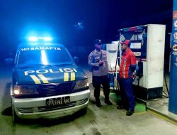Anggota Polsek Babat Berikan Himbauan Kepada Karyawan SPBU Guna Antisipasi Gangguan Kamtibmas
