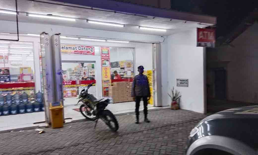 Antisipasi Kejahatan Malam Hari Di Obyek Vital Anggota Polsek Sekaran Laksanakan Harkamtibmas