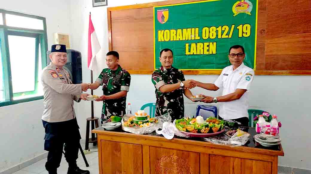 Dalam Rangka Memperingati Hut Tni Ke 79 Kapolsek Laren Bersama Camat Laren Adakan Tasyakuran