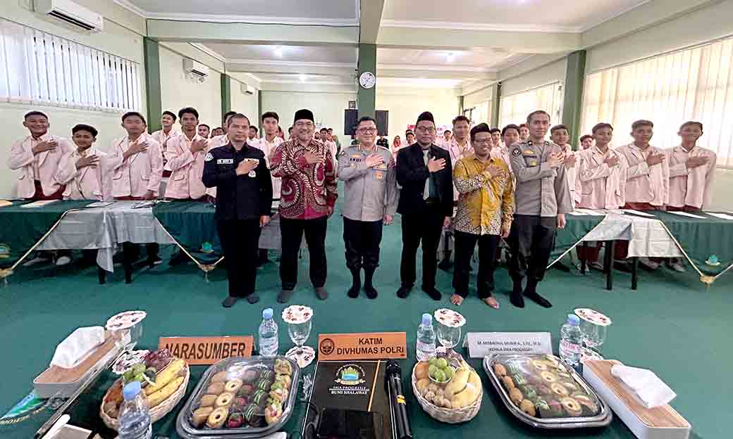 Divisi Humas Polri Gelar Sosialisasi Bahaya Radikalisme Di Ponpes Bumi Sholawat Sidoarjo