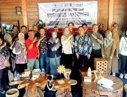 Export Center Surabaya Beri Pelatihan Ekspor Mandiri, Dorong Perajin Kayu Jati Ngawi Tembus Pasar Global