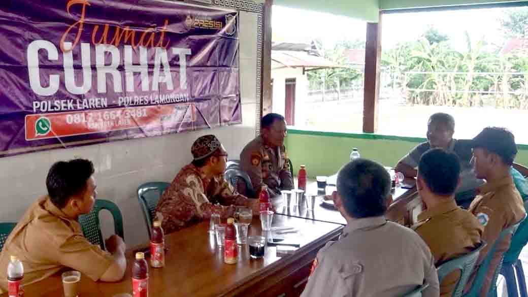 Giat Jumat Curhat Kapolsek Laren Bersama Kepala Desa Centini Kecamatan Laren Bertempat Di Balaidesa