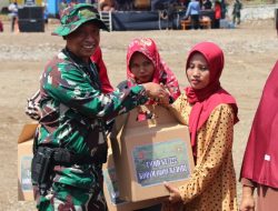 Dansatgas TMMD ke 122 Kodim 0809/Kediri Berikan Paket Sembako Bagi Masyarakat
