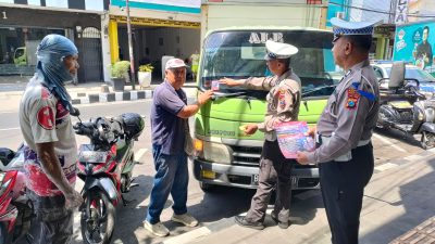 Operasi Zebra, Satlantas Polres Kediri Kota Edukasi Masyarakat tentang Tata Tertib Berlalu Lintas di Jalan