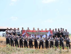 Antisipasi Kerawanan Pilkada 2024, Polres Kediri Kota Gelar Latkatpuan Menembak Flash Ball