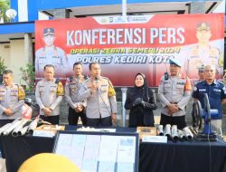 Polres Kediri Kota Tindak Ribuan Pelanggar Lalu Lintas Operasi Zebra Semeru 2024, Belasan Knalpot Brong Dimusnahkan