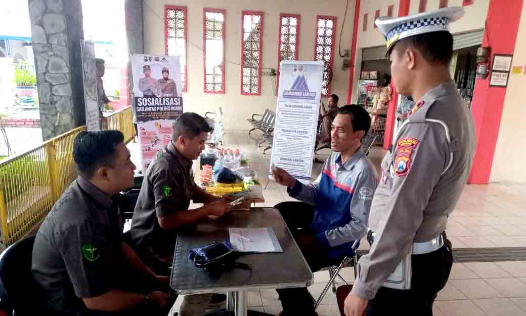Jaga Keselamatan Penumpang, Polres Ngawi Cek Urine Sopir Di Terminal Kertonegoro
