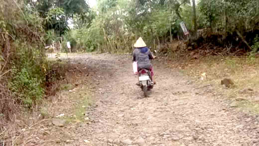 Jeritan Warga Karepattoddo 30 Tahun Terjebak Di Jalan Rusak, Pemerintah Kemana