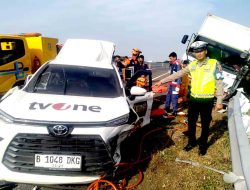 Kecelakaan Maut Kru tvOne di Tol Pemalang: Kendaraan Tertabrak dari Belakang saat Parkir di Bahu Jalan