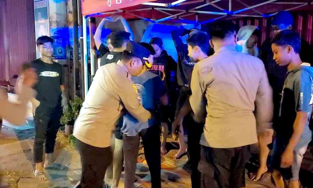 Patroli Cipta Kondisi Polsek Babat Berikan Himbauan Kepada Remaja