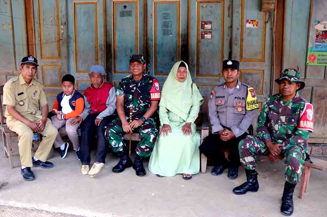 Peduli Penyandang Disabilitas, Dansatgas Tmmd Ke 122 Beri Bantuan Sembako 2