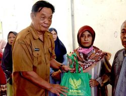 Pemkab dan Baznas Sidoarjo Salurkan Bantuan Sembako untuk Korban Kebakaran Pasar Krian
