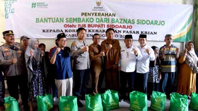 Pemkab Dan Baznas Sidoarjo Salurkan Bantuan Sembako Untuk Korban Kebakaran Pasar Krian 2