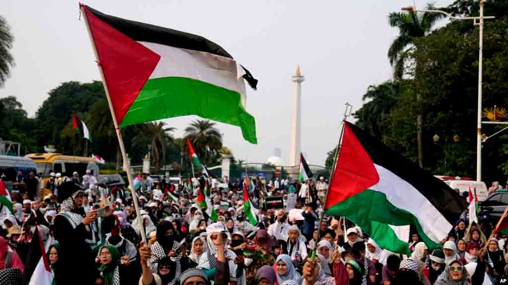 Peringati Satu Tahun Perang Gaza, Massa Gelar Aksi Bela Palestina Di Depan Kedubes Amerika Serikat