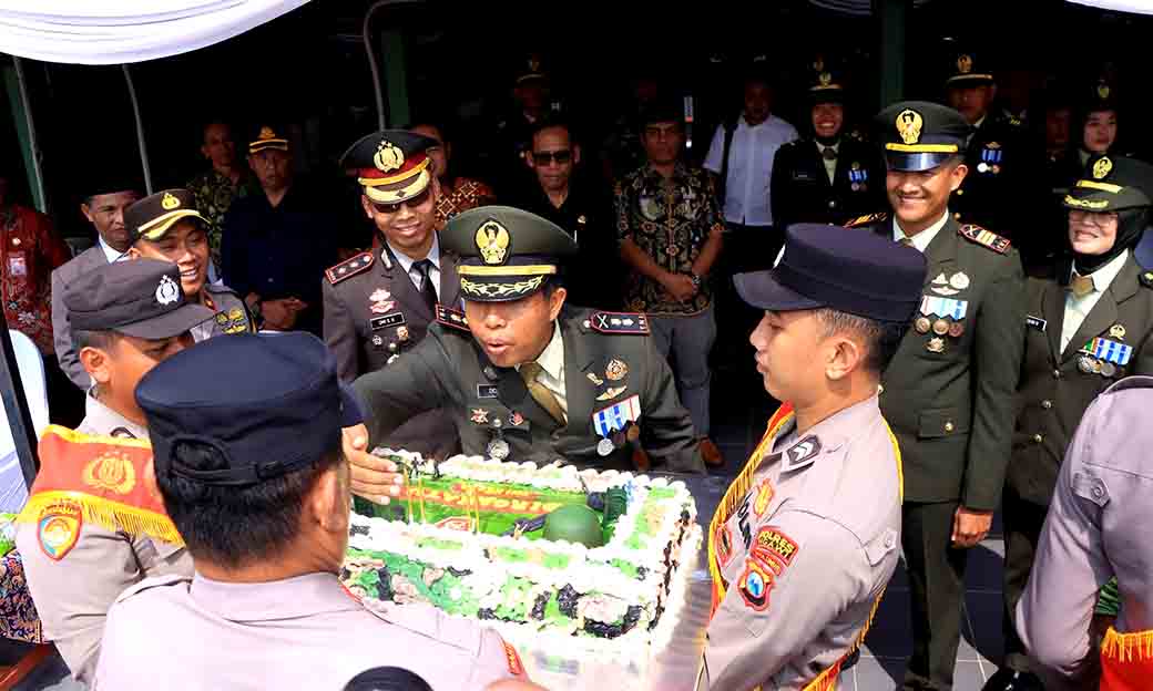 Perkuat Sinergitas, Polisi Ngawi Beri Kejutan Ke Tni