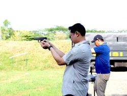 Polres Lamongan Gelar Latihan Menembak Tingkatkan Keterampilan Anggota dalam Rangka Pengamanan Ops Mantap Praja 2024