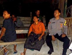 Polsek Sekaran Sambangi Masyarakat Patroli Dialogis Cangkruan di Warung Kopi